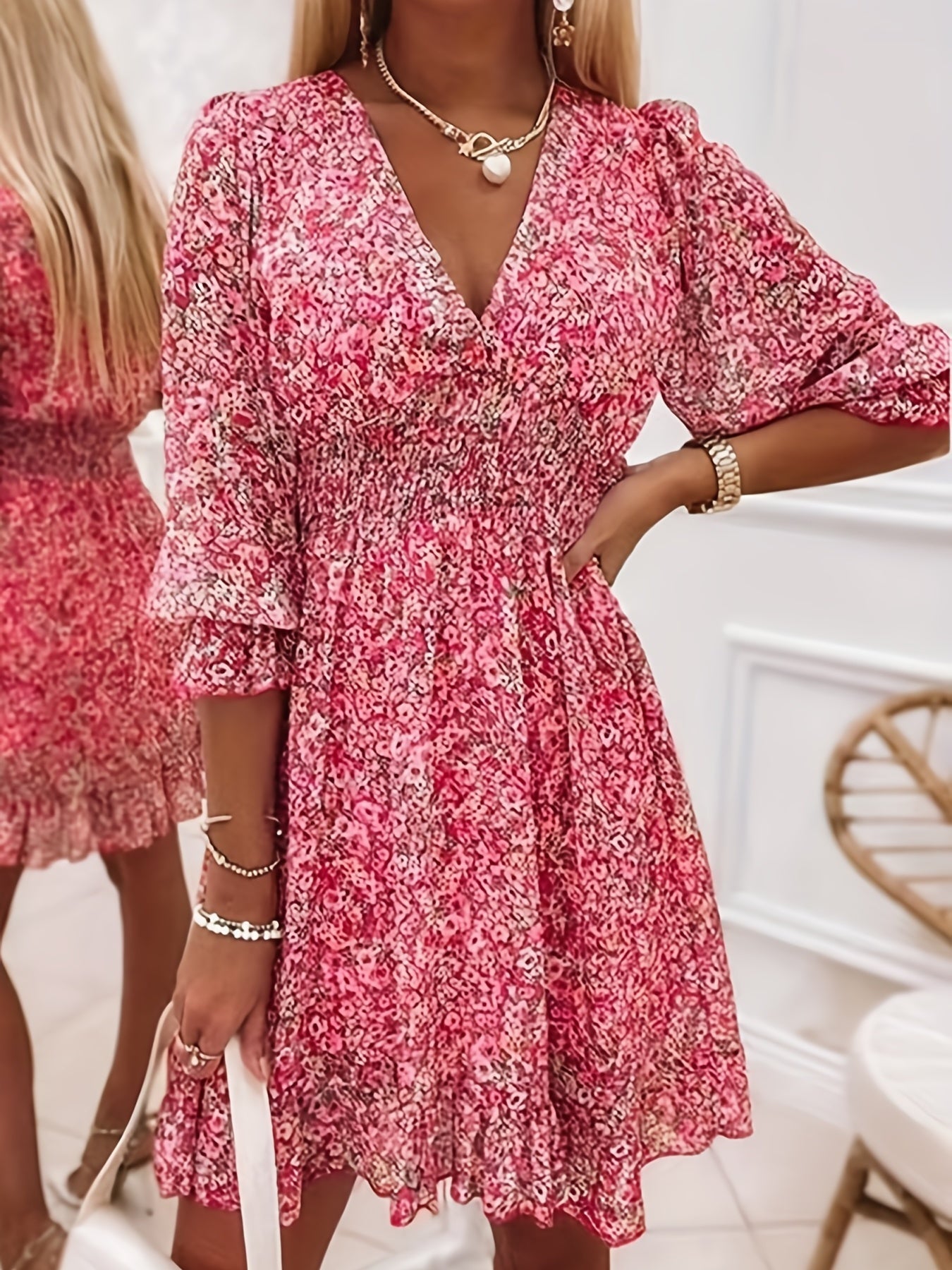 V-neck Printed Dress With Ruffled Waist, Exquisite And Elegant Design-perfect For Spring And Autumn.